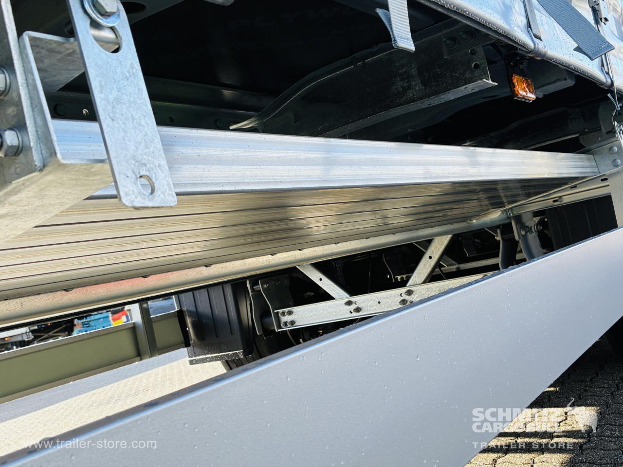 SCHMITZ Auflieger Curtainsider Mega - Poluprikolica sa ceradom: slika 2 SCHMITZ Auflieger Curtainsider Mega - Poluprikolica sa ceradom: slika 2