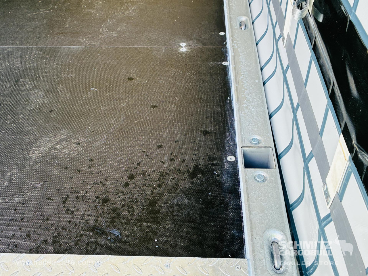 SCHMITZ Auflieger Curtainsider Mega - Poluprikolica sa ceradom: slika 2 SCHMITZ Auflieger Curtainsider Mega - Poluprikolica sa ceradom: slika 2