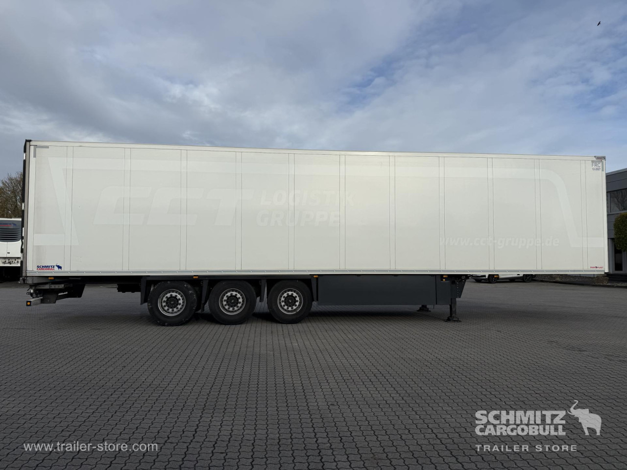 SCHMITZ Auflieger Tiefkühler Standard Double deck - Izotermička poluprikolica: slika 2 SCHMITZ Auflieger Tiefkühler Standard Double deck - Izotermička poluprikolica: slika 2