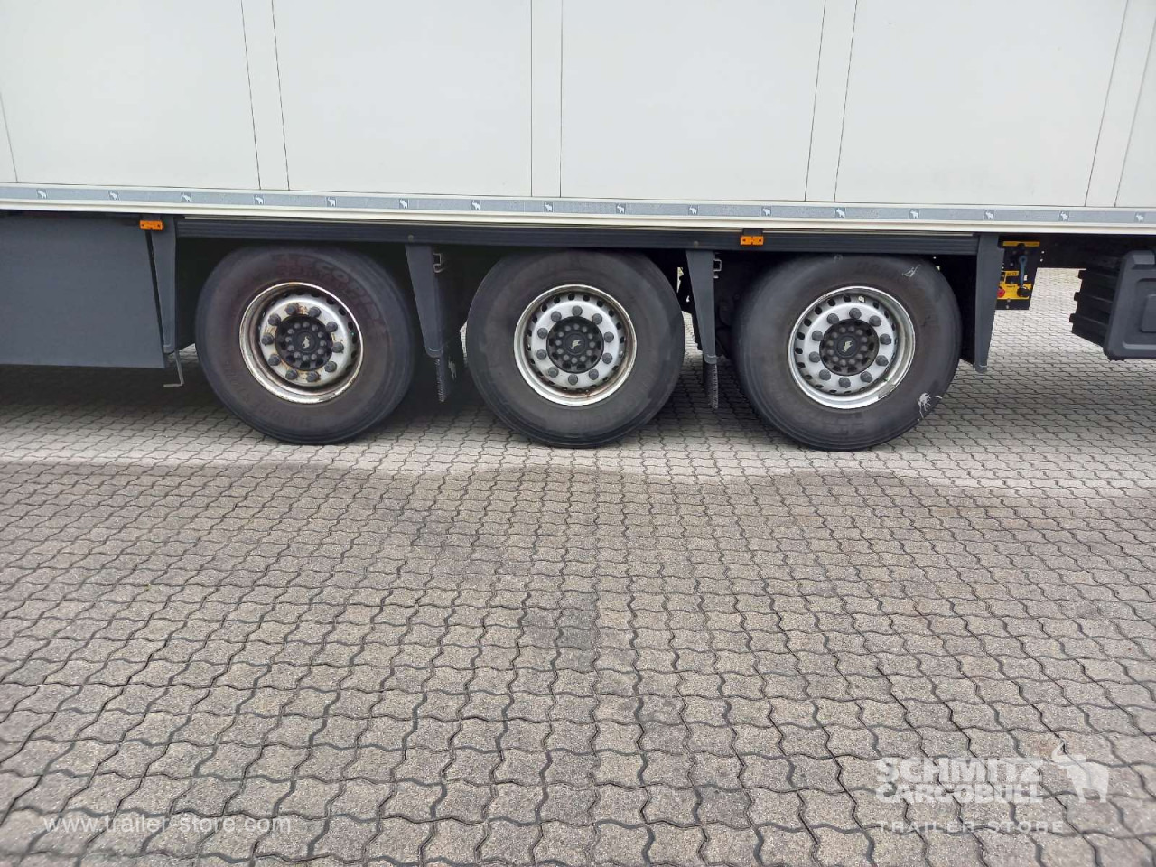 SCHMITZ Auflieger Tiefkühler Standard Double deck - Izotermička poluprikolica: slika 2 SCHMITZ Auflieger Tiefkühler Standard Double deck - Izotermička poluprikolica: slika 2