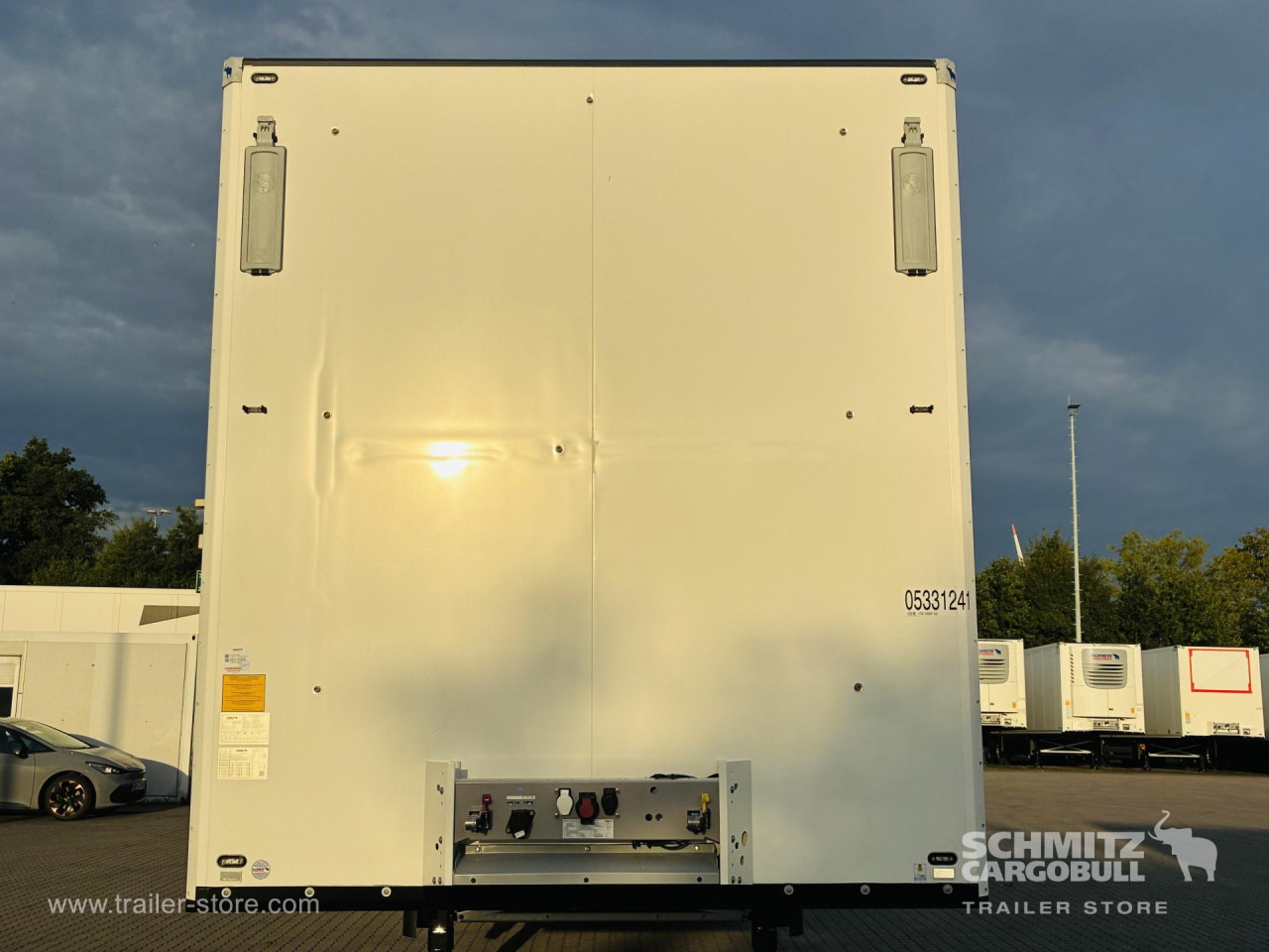 SCHMITZ Auflieger Tiefkühler Standard Double deck - Izotermička poluprikolica: slika 2 SCHMITZ Auflieger Tiefkühler Standard Double deck - Izotermička poluprikolica: slika 2