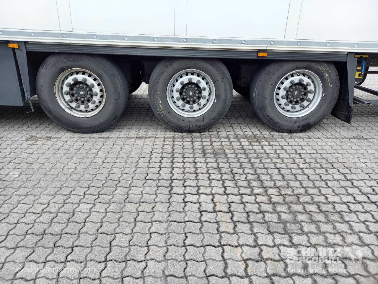 SCHMITZ Auflieger Tiefkühler Standard Double deck - Izotermička poluprikolica: slika 2 SCHMITZ Auflieger Tiefkühler Standard Double deck - Izotermička poluprikolica: slika 2