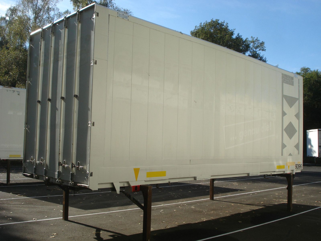 Krone WK 7,7 STG Kleider Textil Jumbo C 7,82 - Prikolica sa zatvorenim sandukom: slika 3 Krone WK 7,7 STG Kleider Textil Jumbo C 7,82 - Prikolica sa zatvorenim sandukom: slika 3