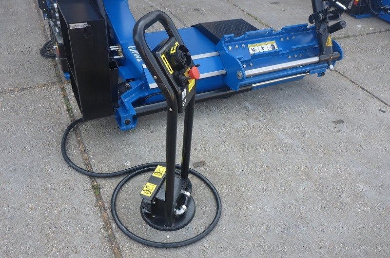 T600C2 truck tyrechanger 26 Inch2 mounting speeds - very compact - power 3kW+2.2kW - Гаражна опрема: slika 5 T600C2 truck tyrechanger 26 Inch2 mounting speeds - very compact - power 3kW+2.2kW - Гаражна опрема: slika 5