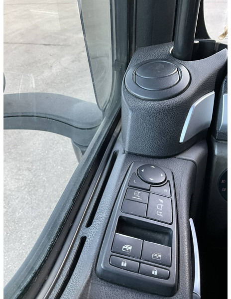 Kamion sa hidrauličnom kukom MAN TGA 41.440 8x4 Full Steel AJK 26 Ton haakarmsysteem + Laadplateau met Hiab 28 Tonmeter laadkraan: slika 13 Kamion sa hidrauličnom kukom MAN TGA 41.440 8x4 Full Steel AJK 26 Ton haakarmsysteem + Laadplateau met Hiab 28 Tonmeter laadkraan: slika 13