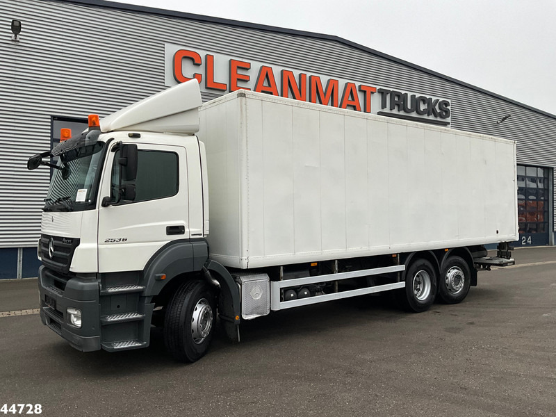 Mercedes-Benz Axor 2636 6x2 Dhollandia laadklep Just 265.901 km! - Kamion sa zatvorenim sandukom: slika 2 Mercedes-Benz Axor 2636 6x2 Dhollandia laadklep Just 265.901 km! - Kamion sa zatvorenim sandukom: slika 2