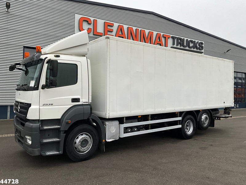 Mercedes-Benz Axor 2636 6x2 Dhollandia laadklep Just 265.901 km! - Kamion sa zatvorenim sandukom: slika 3 Mercedes-Benz Axor 2636 6x2 Dhollandia laadklep Just 265.901 km! - Kamion sa zatvorenim sandukom: slika 3