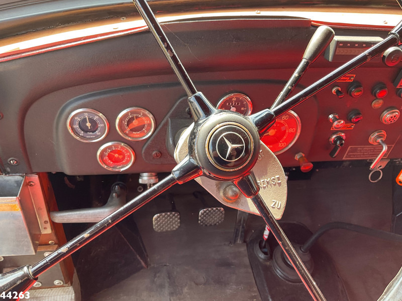 Vatrogasni kamion Mercedes-Benz LF 311 Oldtimer Feuerwehrfahrzeug Just 35.940 km!: slika 17
