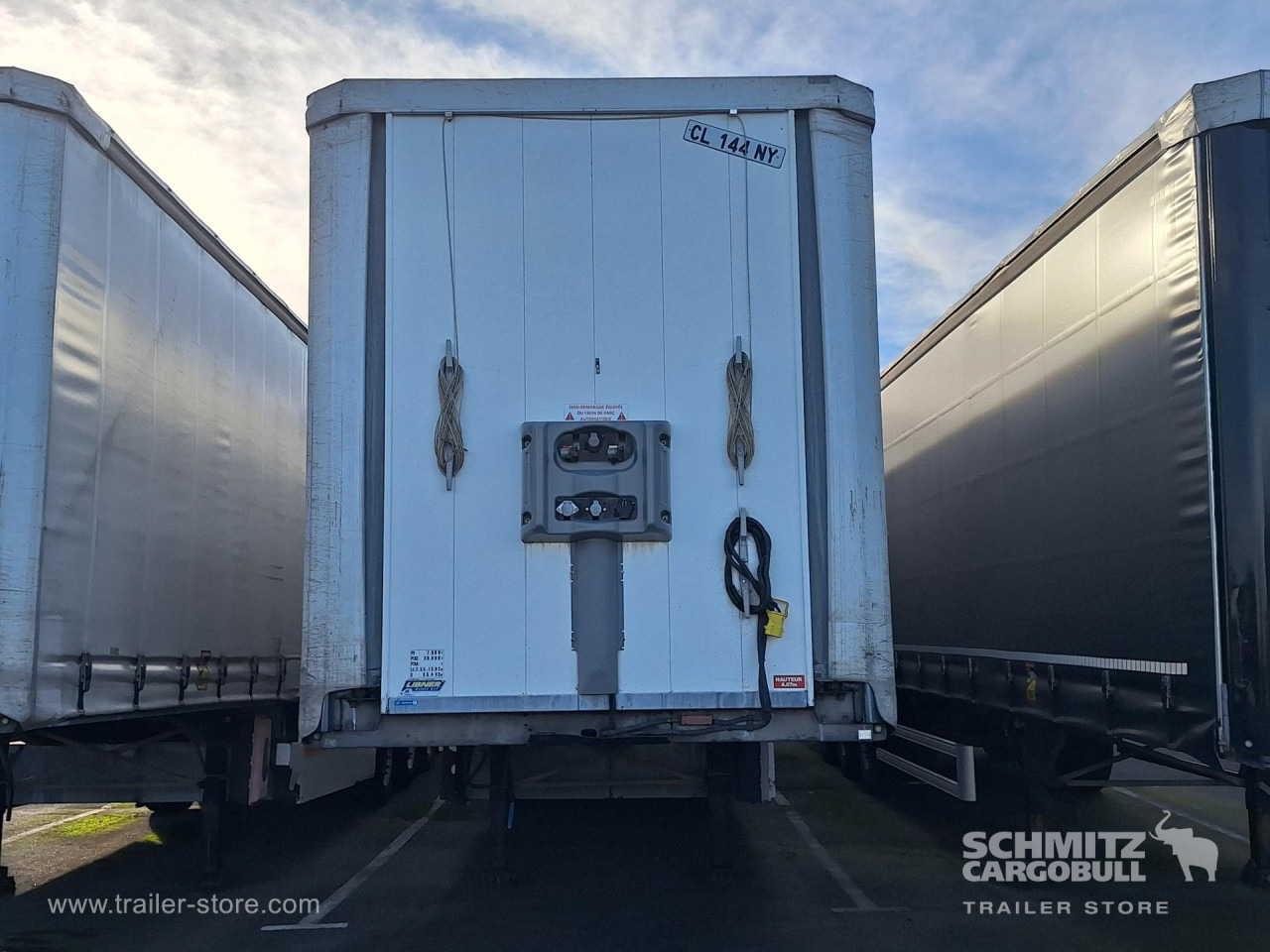 FRUEHAUF Curtainsider Standard Taillift - Poluprikolica sa ceradom: slika 2 FRUEHAUF Curtainsider Standard Taillift - Poluprikolica sa ceradom: slika 2