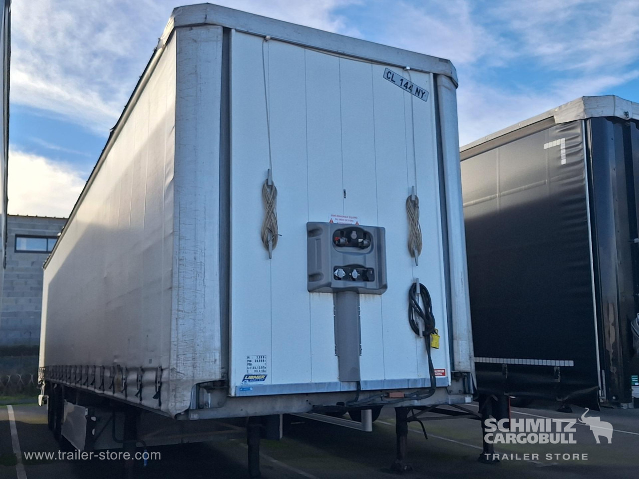 FRUEHAUF Curtainsider Standard Taillift - Poluprikolica sa ceradom: slika 1 FRUEHAUF Curtainsider Standard Taillift - Poluprikolica sa ceradom: slika 1