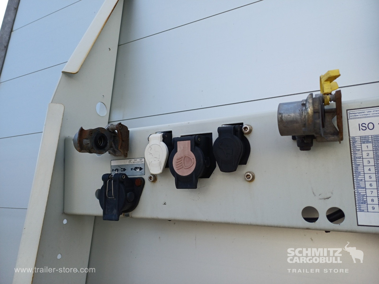 SCHMITZ Auflieger Curtainsider Mega - Poluprikolica sa ceradom: slika 2 SCHMITZ Auflieger Curtainsider Mega - Poluprikolica sa ceradom: slika 2