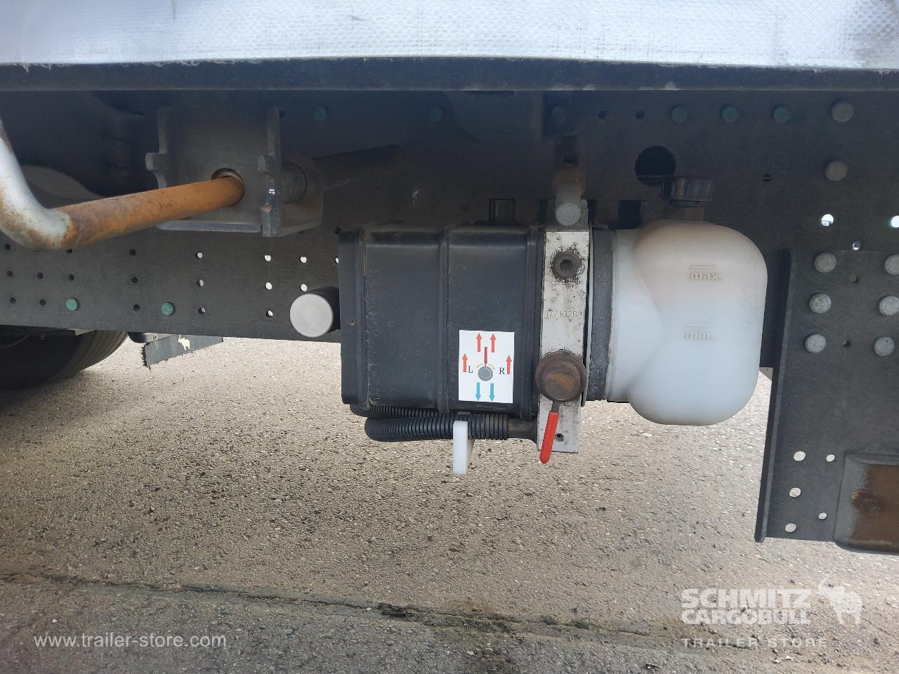 SCHMITZ Auflieger Curtainsider Mega - Poluprikolica sa ceradom: slika 3 SCHMITZ Auflieger Curtainsider Mega - Poluprikolica sa ceradom: slika 3