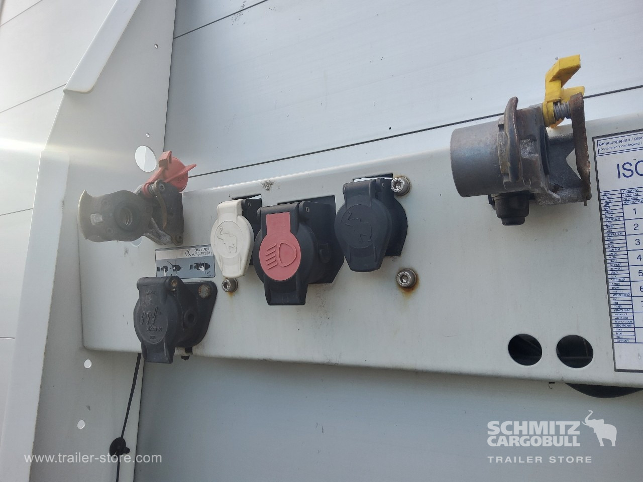 SCHMITZ Auflieger Curtainsider Mega - Poluprikolica sa ceradom: slika 4 SCHMITZ Auflieger Curtainsider Mega - Poluprikolica sa ceradom: slika 4