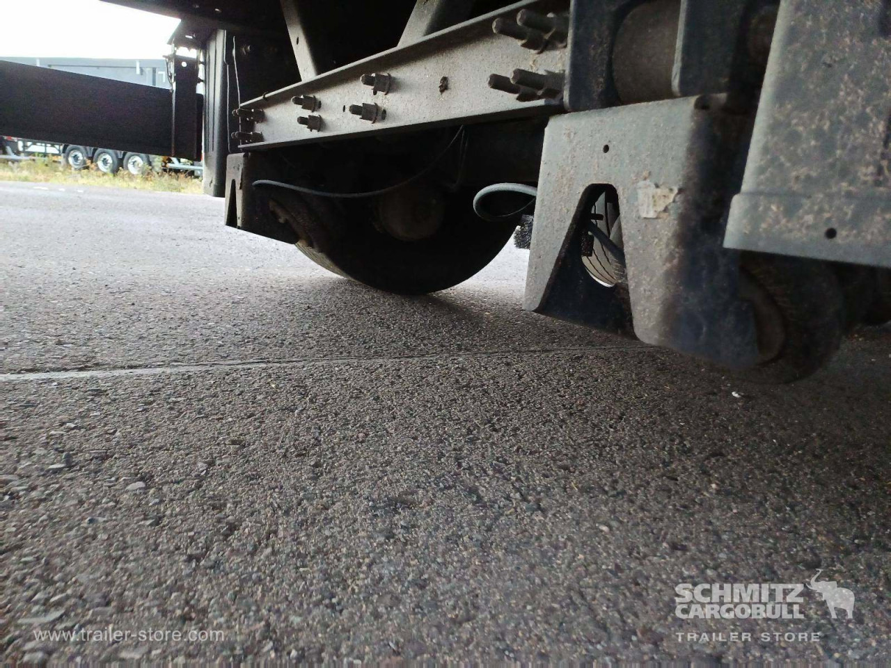 SCHMITZ Auflieger Curtainsider Mega - Poluprikolica sa ceradom: slika 4 SCHMITZ Auflieger Curtainsider Mega - Poluprikolica sa ceradom: slika 4