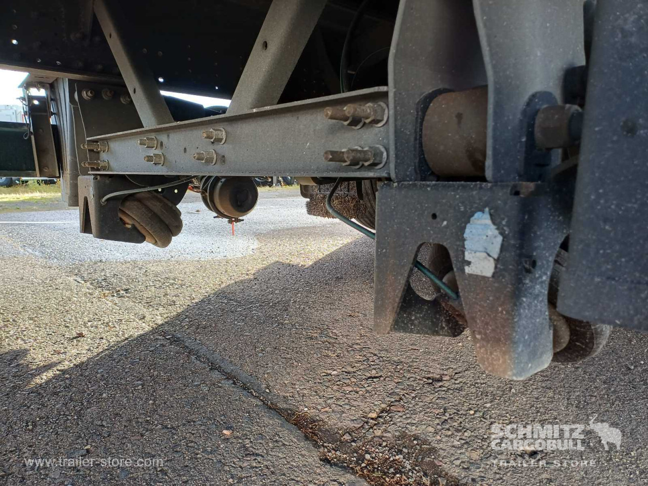 SCHMITZ Auflieger Curtainsider Mega - Poluprikolica sa ceradom: slika 4 SCHMITZ Auflieger Curtainsider Mega - Poluprikolica sa ceradom: slika 4