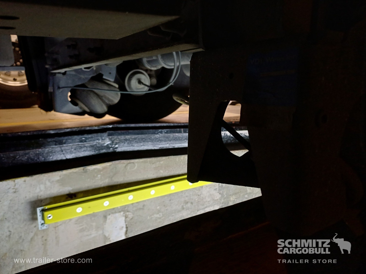SCHMITZ Auflieger Curtainsider Mega - Poluprikolica sa ceradom: slika 5 SCHMITZ Auflieger Curtainsider Mega - Poluprikolica sa ceradom: slika 5