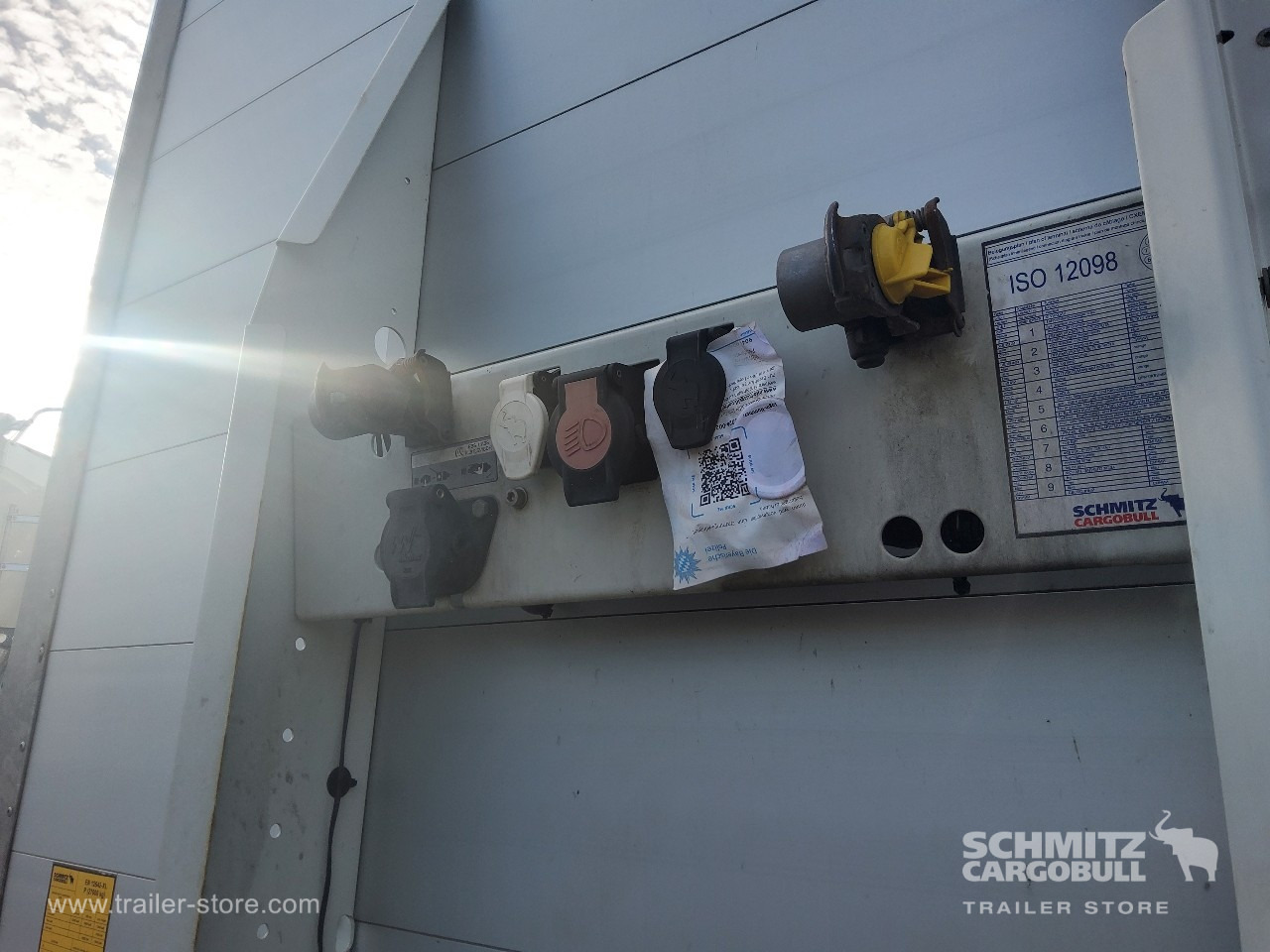 SCHMITZ Auflieger Curtainsider Mega - Poluprikolica sa ceradom: slika 3 SCHMITZ Auflieger Curtainsider Mega - Poluprikolica sa ceradom: slika 3