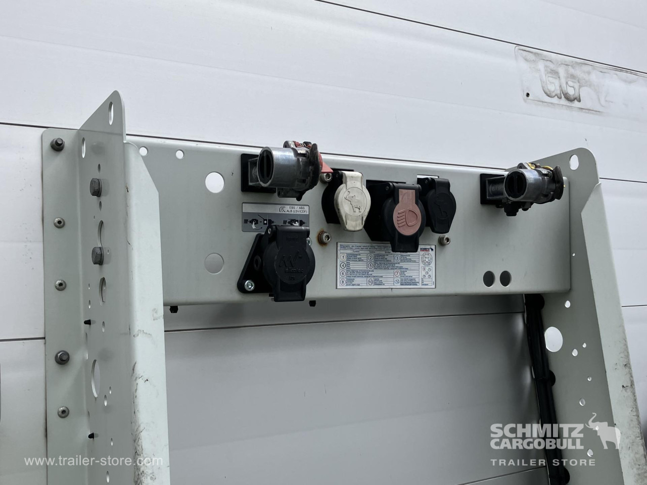SCHMITZ Auflieger Curtainsider Standard - Poluprikolica sa ceradom: slika 2 SCHMITZ Auflieger Curtainsider Standard - Poluprikolica sa ceradom: slika 2