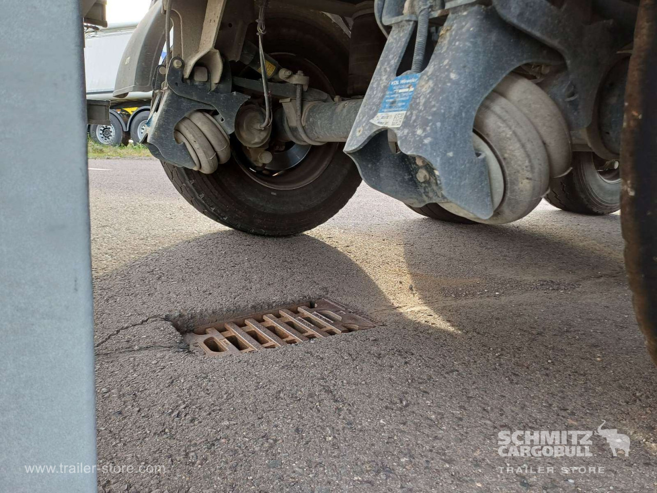 SCHMITZ Auflieger Kipper Stahlrundmulde 28m³ - Poluprikolica istovarivača: slika 3 SCHMITZ Auflieger Kipper Stahlrundmulde 28m³ - Poluprikolica istovarivača: slika 3