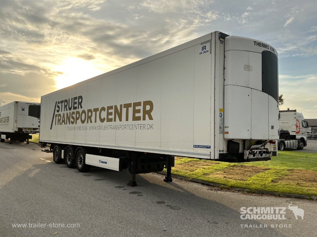 KRONE Reefer Standard Taillift - Izotermička poluprikolica: slika 1 KRONE Reefer Standard Taillift - Izotermička poluprikolica: slika 1