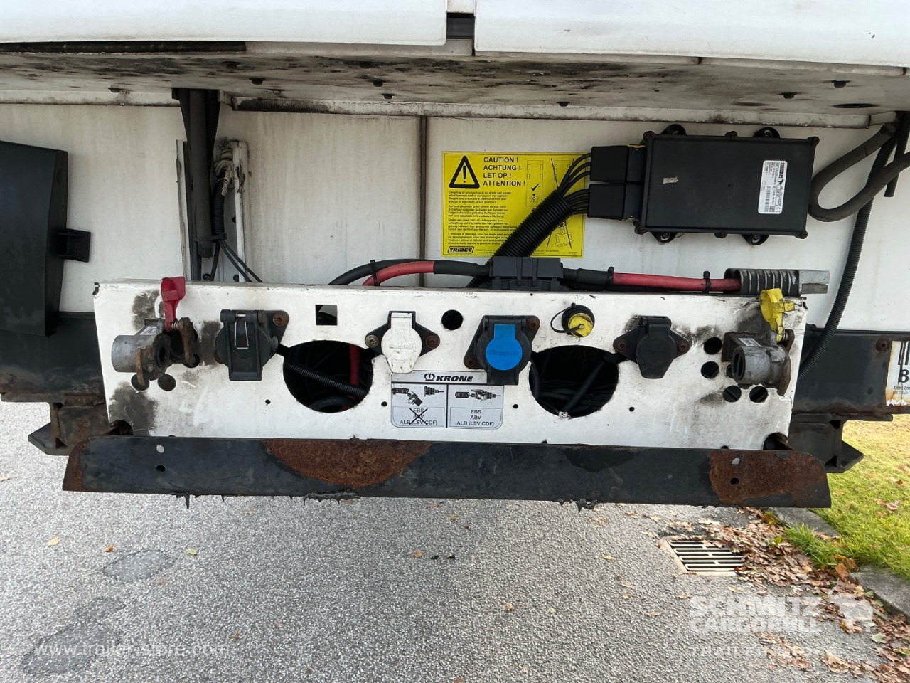 KRONE Reefer Standard Taillift - Izotermička poluprikolica: slika 4 KRONE Reefer Standard Taillift - Izotermička poluprikolica: slika 4