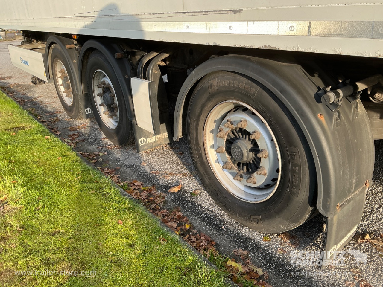 KRONE Reefer Standard Taillift - Izotermička poluprikolica: slika 5 KRONE Reefer Standard Taillift - Izotermička poluprikolica: slika 5