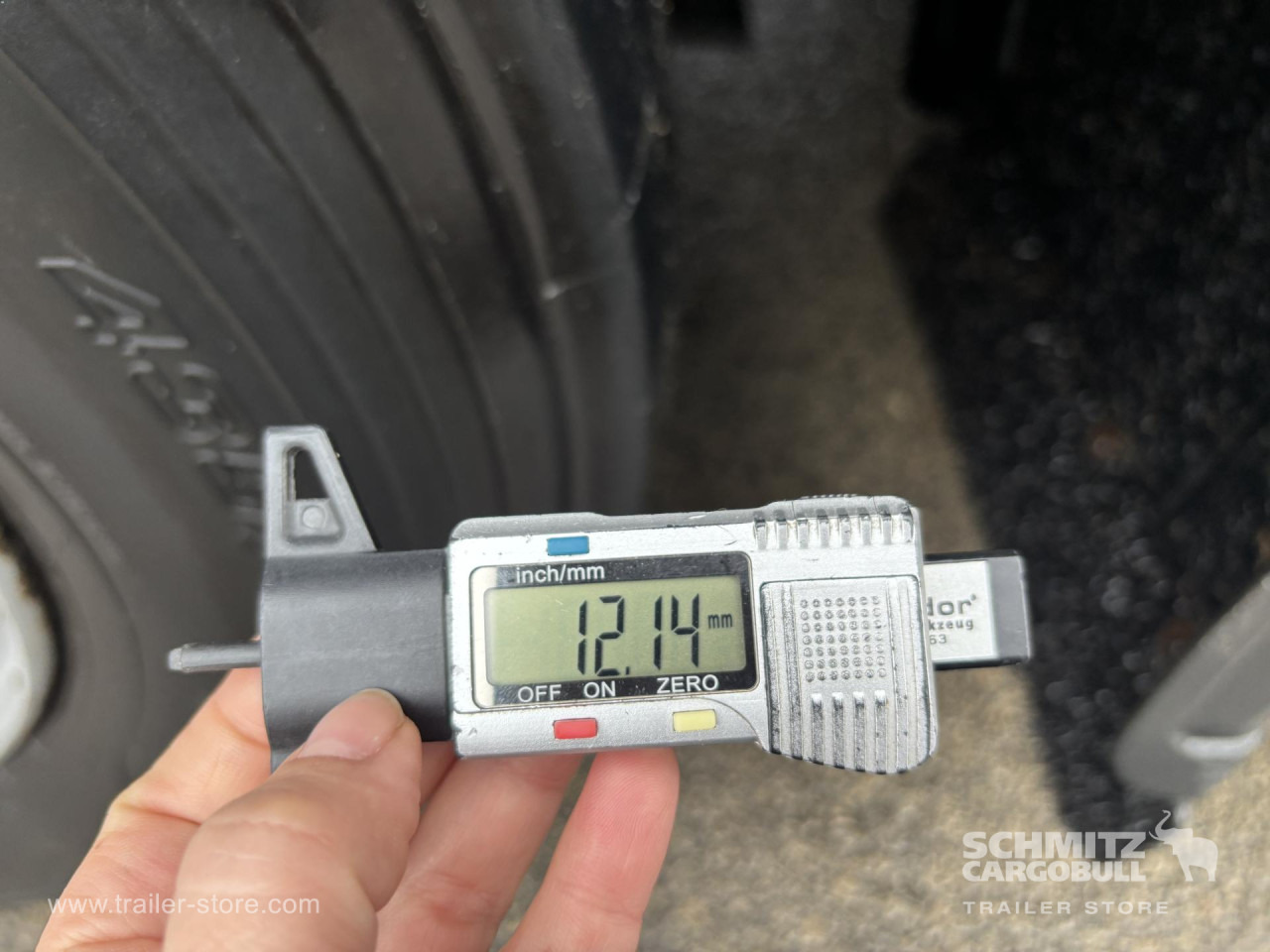 SCHMITZ Curtainsider Mega - Poluprikolica sa ceradom: slika 4 SCHMITZ Curtainsider Mega - Poluprikolica sa ceradom: slika 4