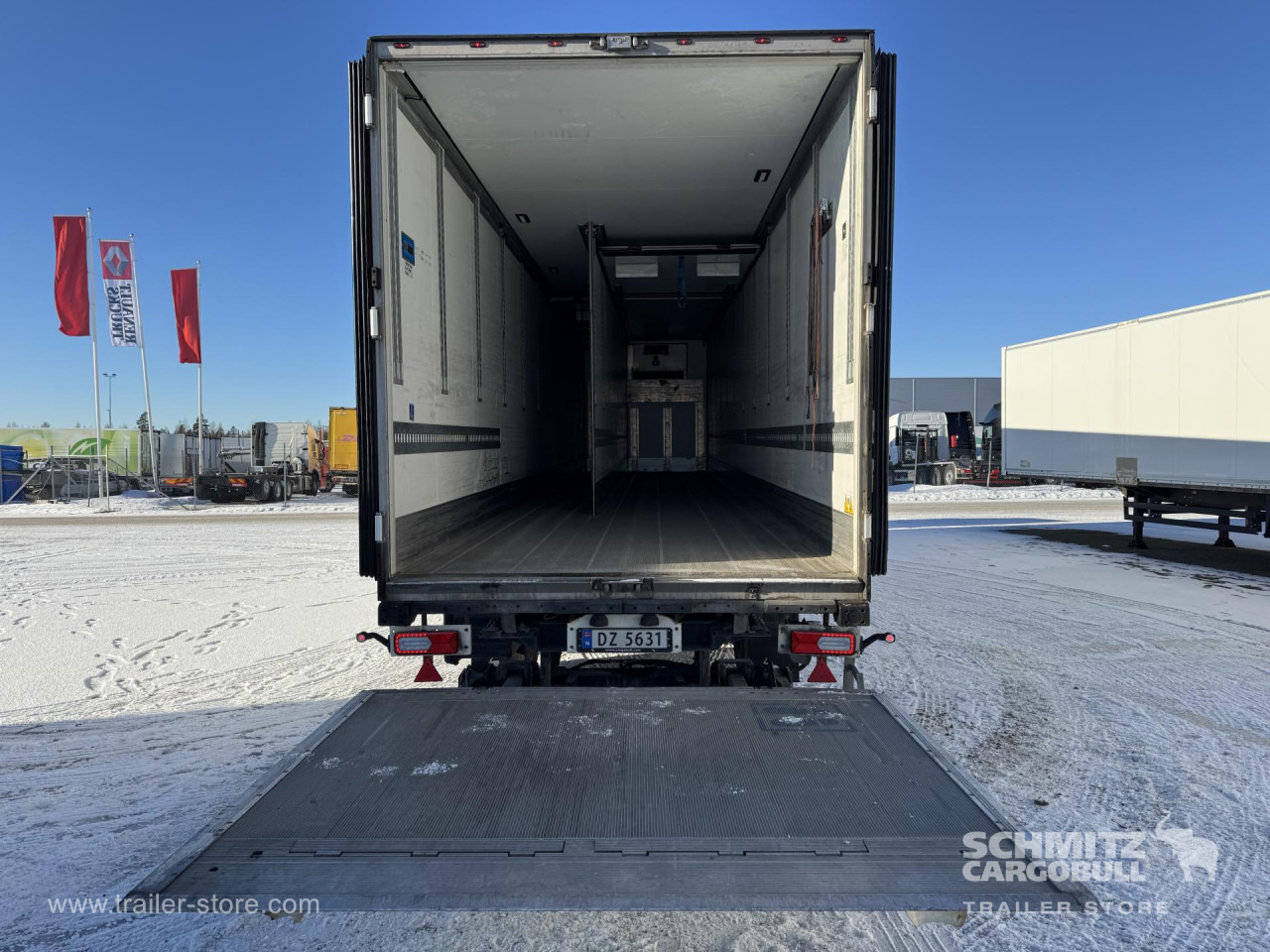 SCHMITZ Reefer Standard Double deck Taillift - Izotermička poluprikolica: slika 3 SCHMITZ Reefer Standard Double deck Taillift - Izotermička poluprikolica: slika 3