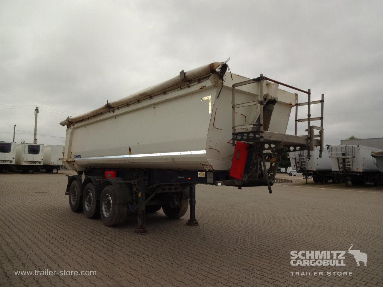 SCHMITZ Tipper Steel half pipe body 28m³ - Poluprikolica istovarivača: slika 4 SCHMITZ Tipper Steel half pipe body 28m³ - Poluprikolica istovarivača: slika 4