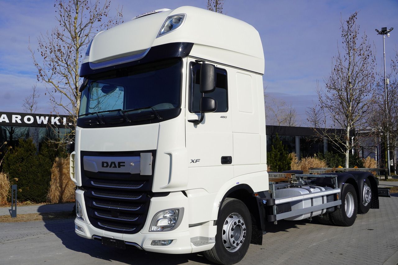 DAF XF 480 SSC / 6x2 / BDF / standard / 380 tho.km - Kamion sa golom šasijom i zatvorenom kabinom: slika 1 DAF XF 480 SSC / 6x2 / BDF / standard / 380 tho.km - Kamion sa golom šasijom i zatvorenom kabinom: slika 1