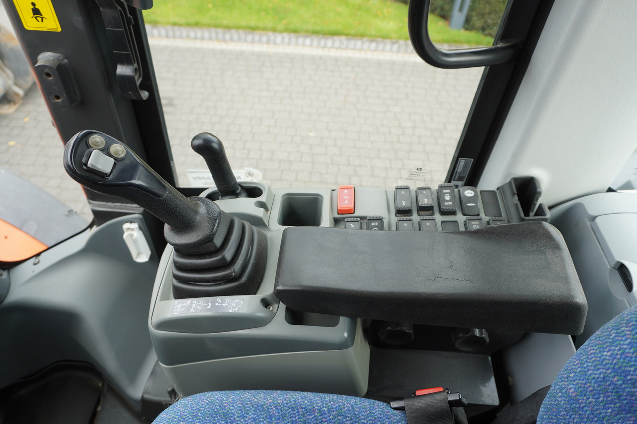 Utovarivač točkaš HITACHI ZW220 articulated loader / 2 buckets: slika 26