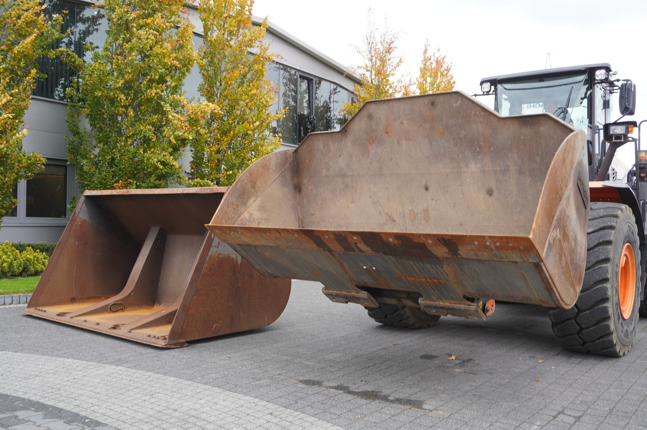 Utovarivač točkaš HITACHI ZW220 articulated loader / 2 buckets: slika 16