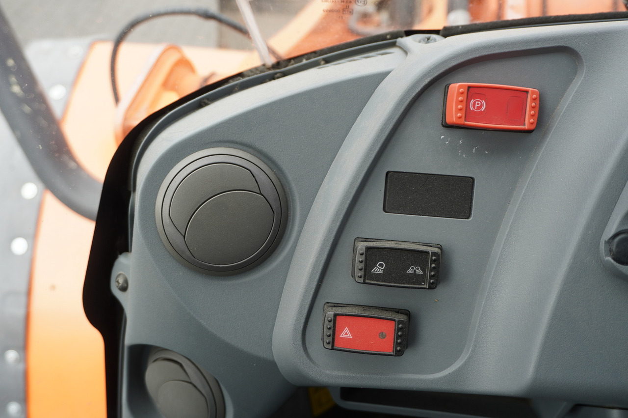 Utovarivač točkaš HITACHI ZW220 articulated loader / 2 buckets: slika 28