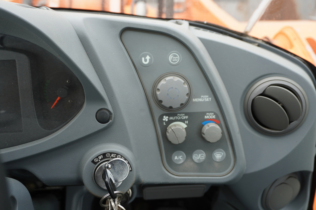 Utovarivač točkaš HITACHI ZW220 articulated loader / 2 buckets: slika 29