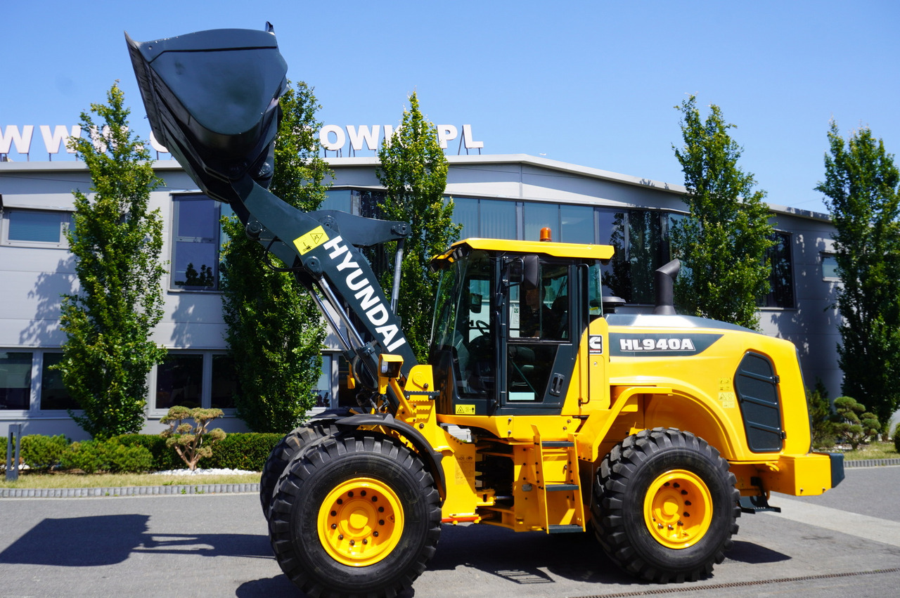 HYUNDAI HL940A articulated loader / year 2021 / weight 13.5t year of production 2021 - Utovarivač točkaš: slika 1 HYUNDAI HL940A articulated loader / year 2021 / weight 13.5t year of production 2021 - Utovarivač točkaš: slika 1