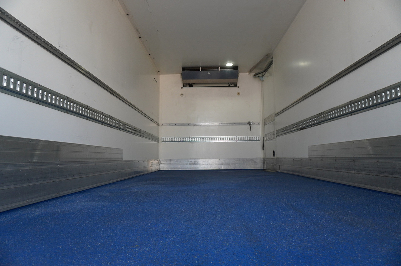 IVECO Eurocargo 100-190 4x2 E6 / Refrigerator / Dhollandia 1.5 T - Hladnjača: slika 5 IVECO Eurocargo 100-190 4x2 E6 / Refrigerator / Dhollandia 1.5 T - Hladnjača: slika 5