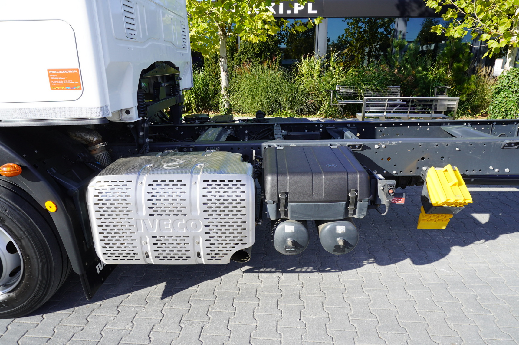 Kamion sa golom šasijom i zatvorenom kabinom IVECO Eurocargo 140e19 4×2 E6 Glob / ADR / frame 8,1m: slika 9 Kamion sa golom šasijom i zatvorenom kabinom IVECO Eurocargo 140e19 4×2 E6 Glob / ADR / frame 8,1m: slika 9