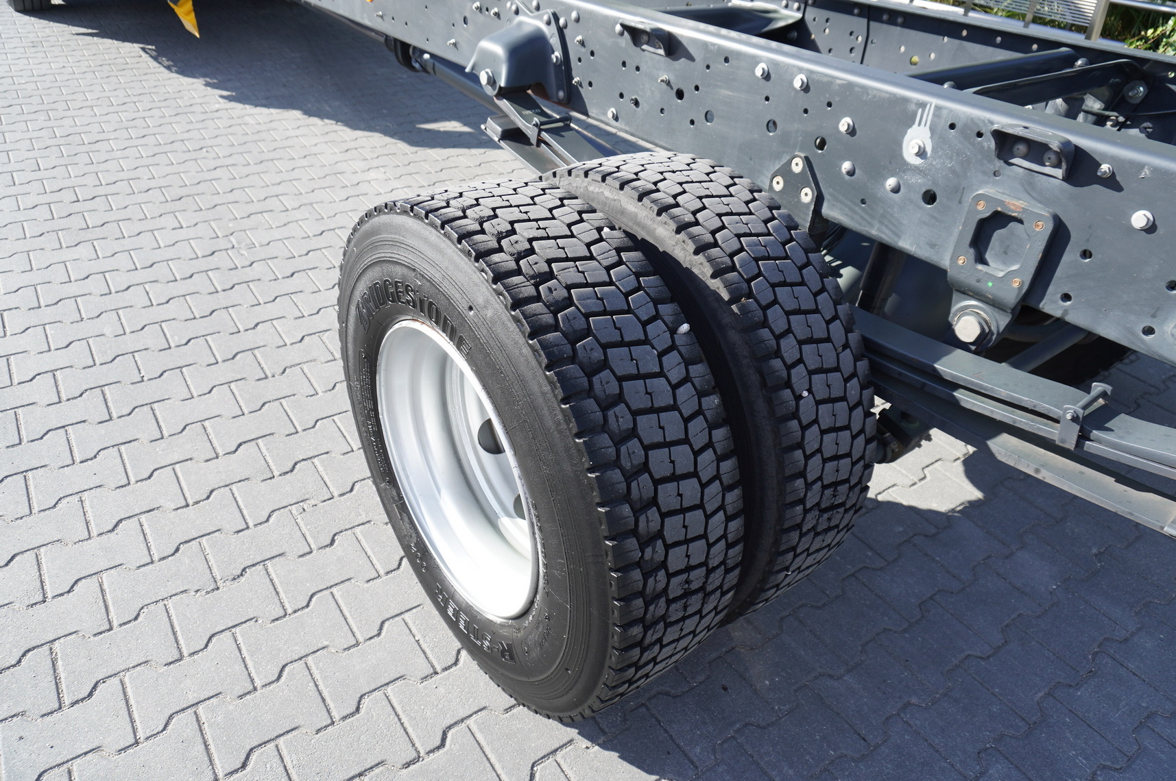 Kamion sa golom šasijom i zatvorenom kabinom IVECO Eurocargo 140e19 4×2 E6 Glob / ADR / frame 8,1m: slika 11 Kamion sa golom šasijom i zatvorenom kabinom IVECO Eurocargo 140e19 4×2 E6 Glob / ADR / frame 8,1m: slika 11