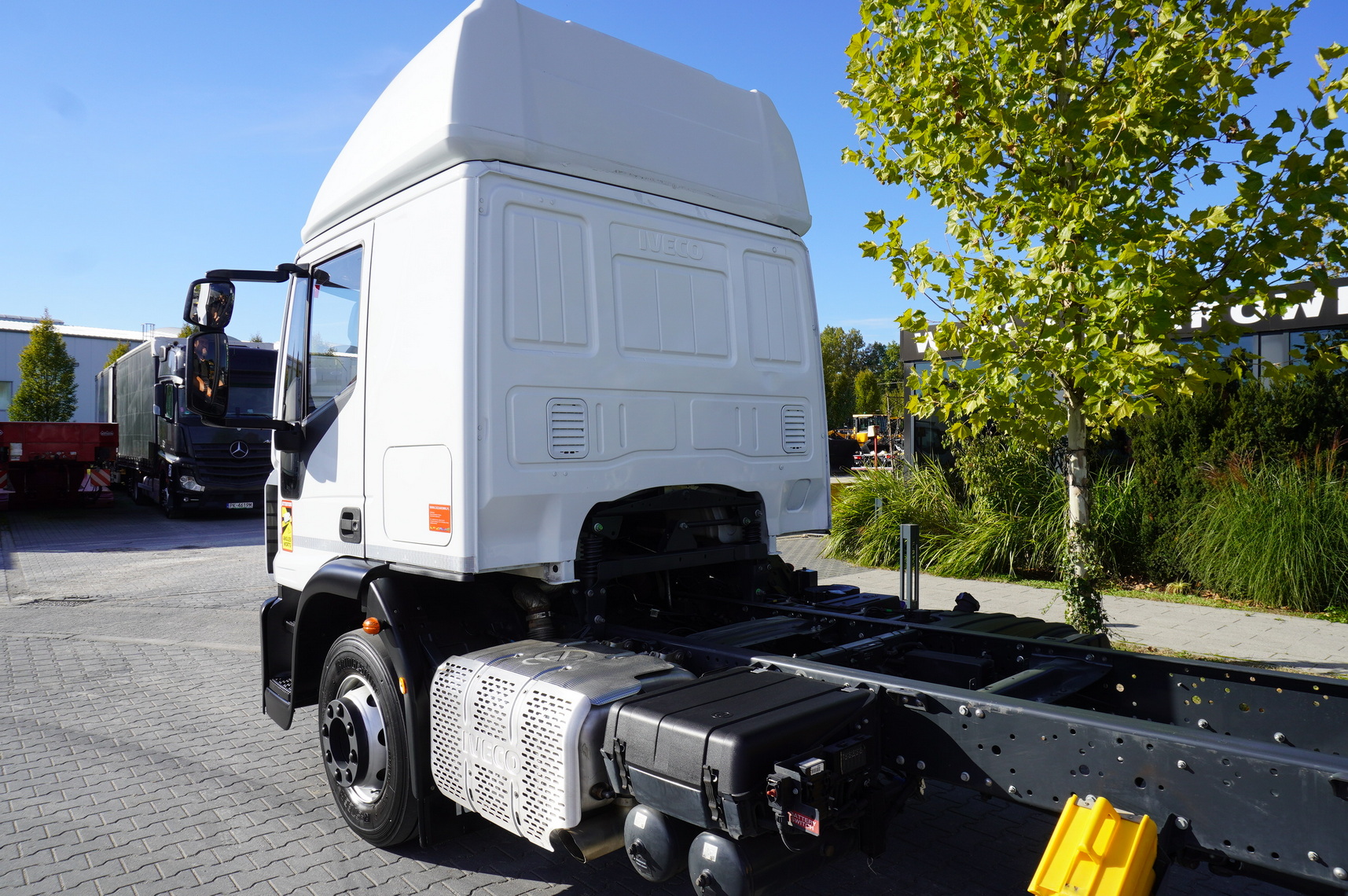Kamion sa golom šasijom i zatvorenom kabinom IVECO Eurocargo 140e19 4×2 E6 Glob / ADR / frame 8,1m: slika 8 Kamion sa golom šasijom i zatvorenom kabinom IVECO Eurocargo 140e19 4×2 E6 Glob / ADR / frame 8,1m: slika 8