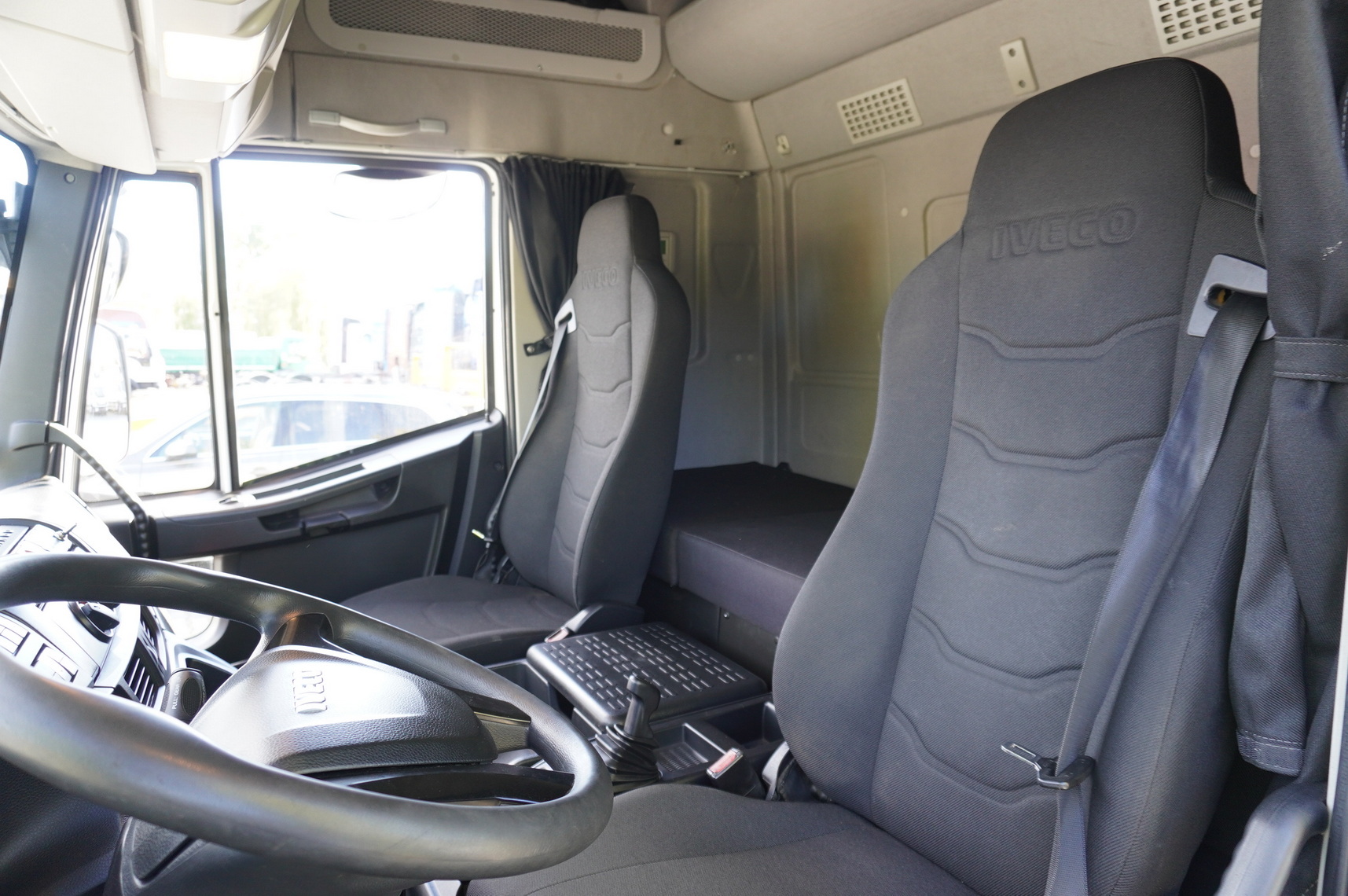 Kamion sa golom šasijom i zatvorenom kabinom IVECO Eurocargo 140e19 4×2 E6 Glob / ADR / frame 8,1m: slika 15 Kamion sa golom šasijom i zatvorenom kabinom IVECO Eurocargo 140e19 4×2 E6 Glob / ADR / frame 8,1m: slika 15