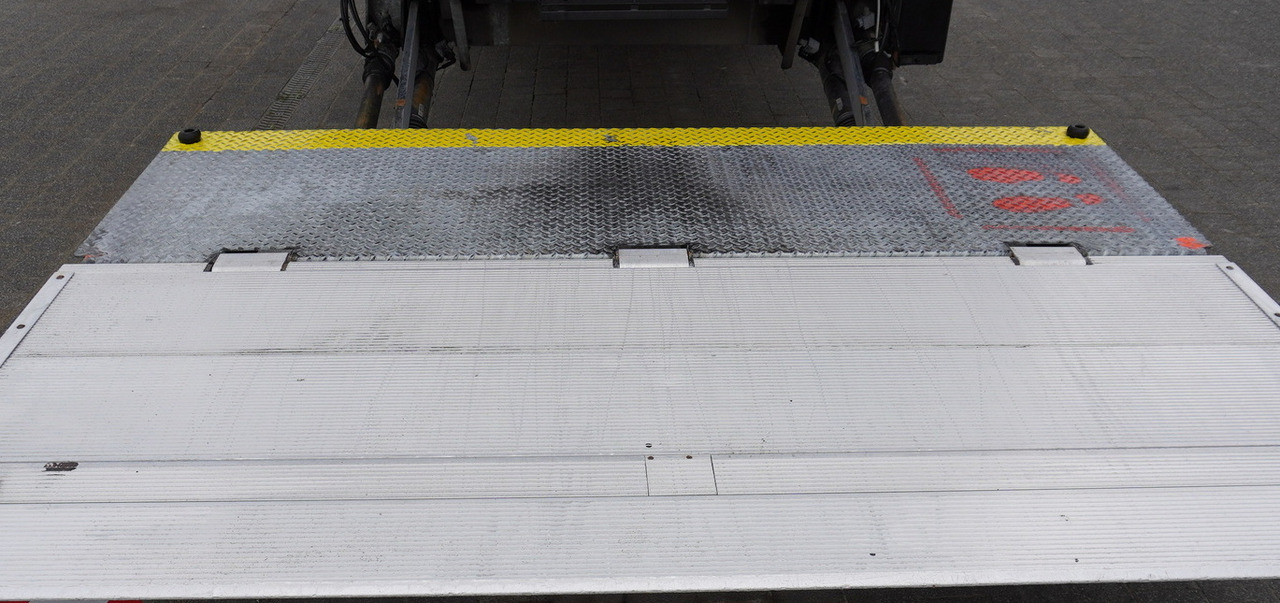 Hladnjača IVECO Eurocargo 190-280L E6 4x2 / Refrigerator / Dhollandia DHSM.20 tail lift / 21 pallets: slika 24 Hladnjača IVECO Eurocargo 190-280L E6 4x2 / Refrigerator / Dhollandia DHSM.20 tail lift / 21 pallets: slika 24