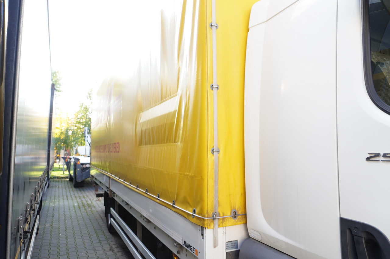 JUNGE Body Tarpaulin JUNGE / 18 Europallets / 2015 - Promenjivo telo sa ceradom: slika 4 JUNGE Body Tarpaulin JUNGE / 18 Europallets / 2015 - Promenjivo telo sa ceradom: slika 4