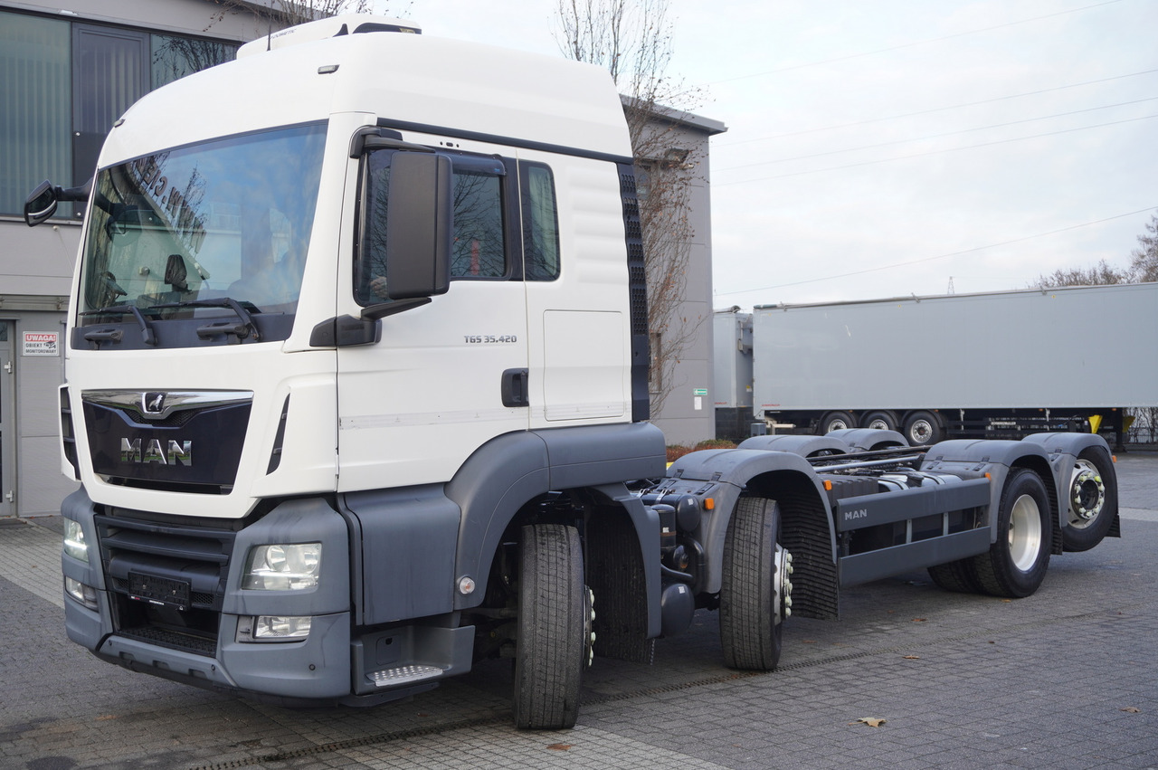 MAN TGS 35.420 8×2 / Chassis 6.4 m / 3 steered axles / 2 units - Kamion sa golom šasijom i zatvorenom kabinom: slika 5 MAN TGS 35.420 8×2 / Chassis 6.4 m / 3 steered axles / 2 units - Kamion sa golom šasijom i zatvorenom kabinom: slika 5