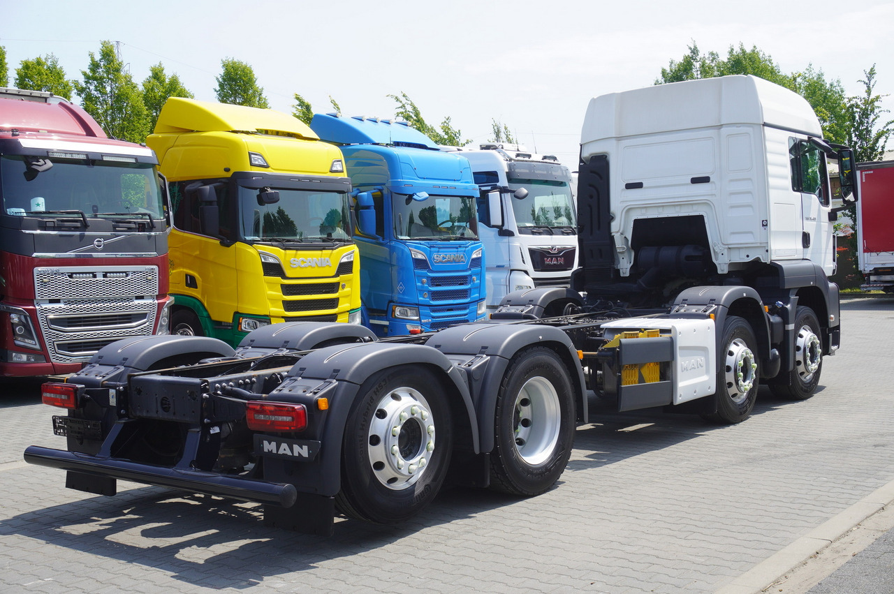 MAN TGS 35.420 8×2 / Chassis 6.4 m / 3 steered axles - Kamion sa golom šasijom i zatvorenom kabinom, Kamion sa dizalicom: slika 3 MAN TGS 35.420 8×2 / Chassis 6.4 m / 3 steered axles - Kamion sa golom šasijom i zatvorenom kabinom, Kamion sa dizalicom: slika 3