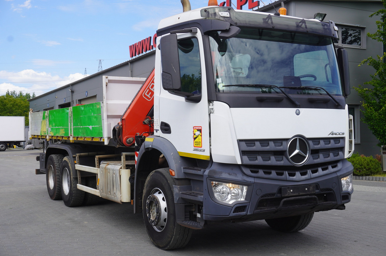 MERCEDES-BENZ AROCS 2633 6x4 / 5.5 T crane FASSI F135 / Tipper 15 EPAL - Kamion sa dizalicom: slika 2 MERCEDES-BENZ AROCS 2633 6x4 / 5.5 T crane FASSI F135 / Tipper 15 EPAL - Kamion sa dizalicom: slika 2