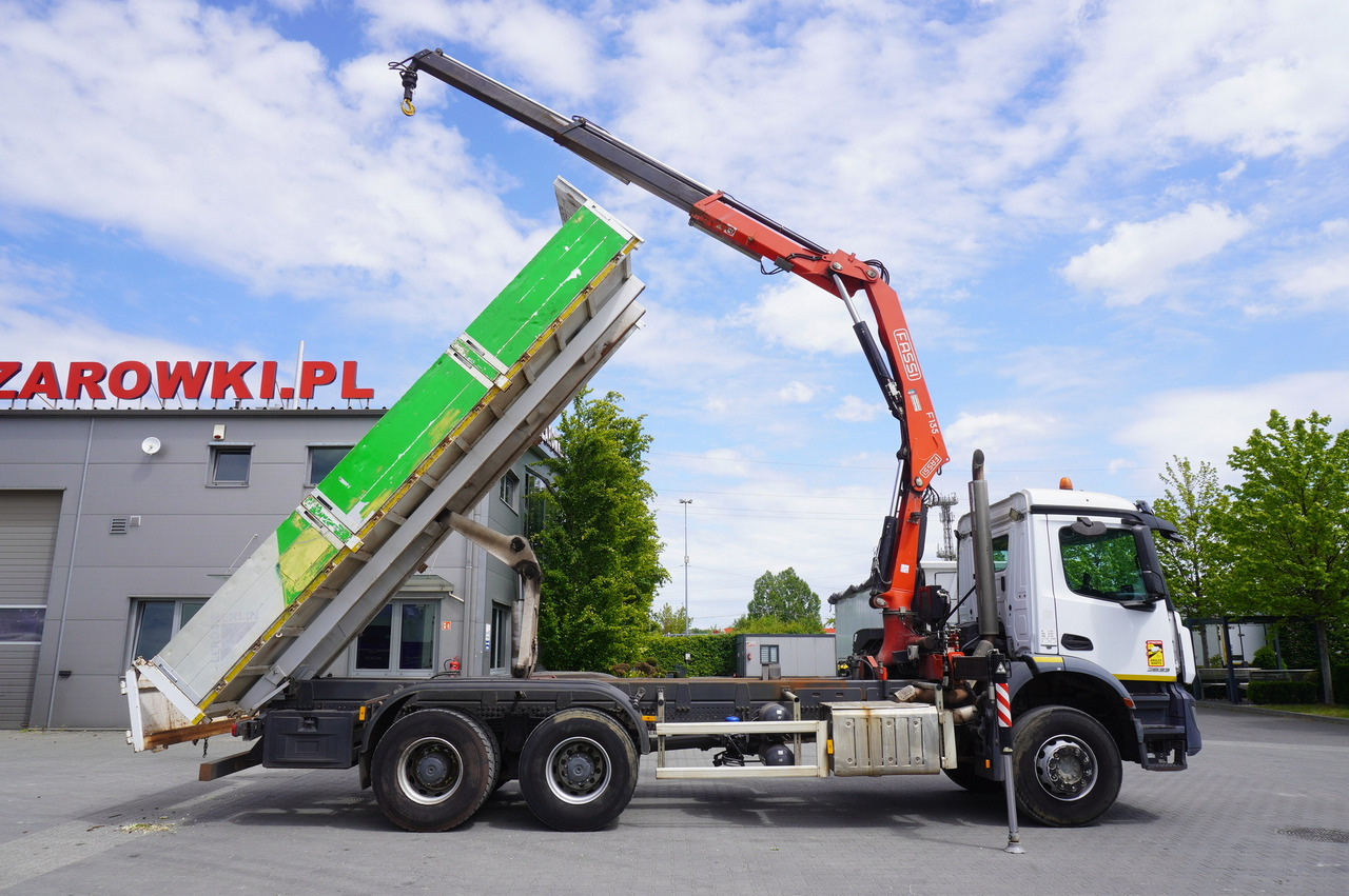 MERCEDES-BENZ AROCS 2633 6x4 / 5.5 T crane FASSI F135 / Tipper 15 EPAL - Kamion sa tovarnim sandukom, Kamion sa dizalicom: slika 4 MERCEDES-BENZ AROCS 2633 6x4 / 5.5 T crane FASSI F135 / Tipper 15 EPAL - Kamion sa tovarnim sandukom, Kamion sa dizalicom: slika 4
