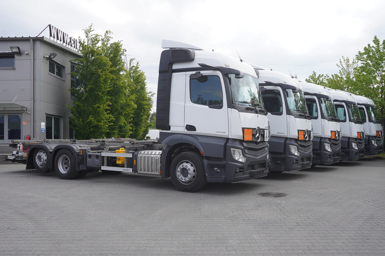MERCEDES-BENZ Actros 2545 6×2 MP5 / ADR AT / 12 units - Kamion za prevoz kontejnera/ Kamion sa promenjivim sandukom: slika 2 MERCEDES-BENZ Actros 2545 6×2 MP5 / ADR AT / 12 units - Kamion za prevoz kontejnera/ Kamion sa promenjivim sandukom: slika 2