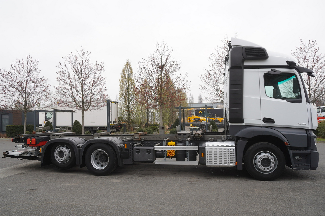 MERCEDES-BENZ Actros 2545 6×2 MP5 / ADR / several units - Kamion za prevoz kontejnera/ Kamion sa promenjivim sandukom: slika 2 MERCEDES-BENZ Actros 2545 6×2 MP5 / ADR / several units - Kamion za prevoz kontejnera/ Kamion sa promenjivim sandukom: slika 2