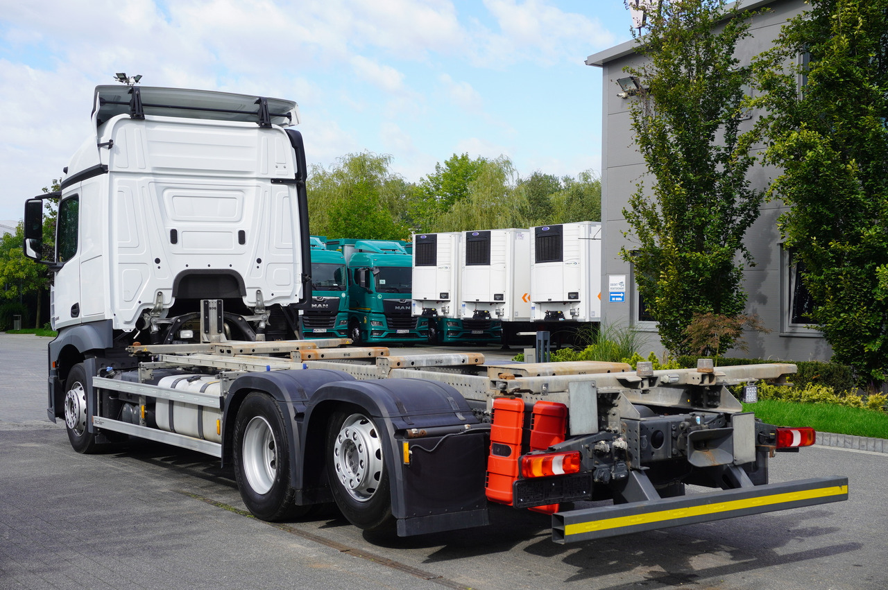 MERCEDES-BENZ Actros 2545 6×2 MP5 / Full ADR / 2 units - Kamion za prevoz kontejnera/ Kamion sa promenjivim sandukom: slika 4 MERCEDES-BENZ Actros 2545 6×2 MP5 / Full ADR / 2 units - Kamion za prevoz kontejnera/ Kamion sa promenjivim sandukom: slika 4