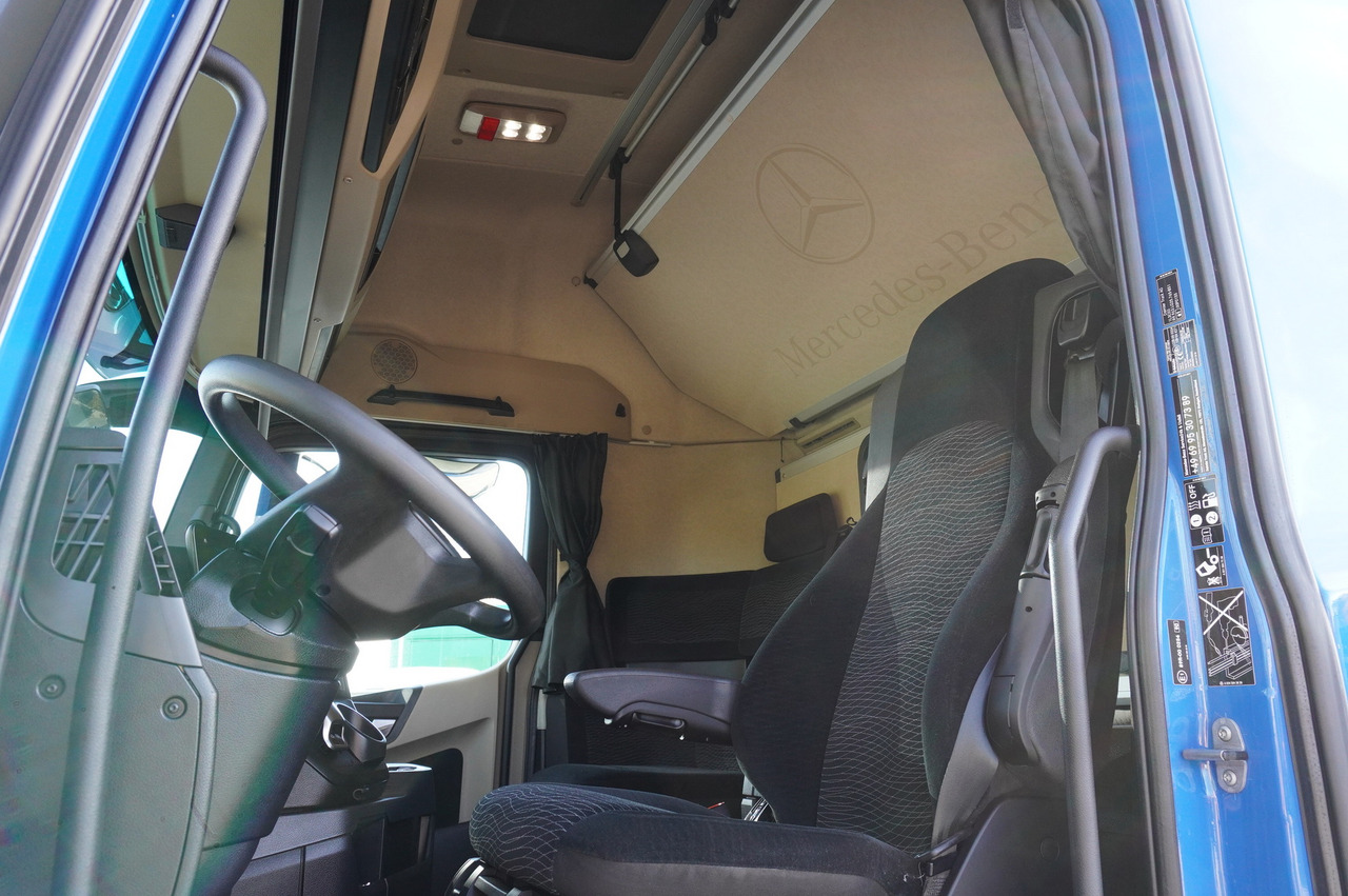Hladnjača MERCEDES-BENZ Actros 2548 E6 / GIGA / Cab Lounge chair / Lamberet Refrigerator / Carrier Supra 950: slika 19 Hladnjača MERCEDES-BENZ Actros 2548 E6 / GIGA / Cab Lounge chair / Lamberet Refrigerator / Carrier Supra 950: slika 19